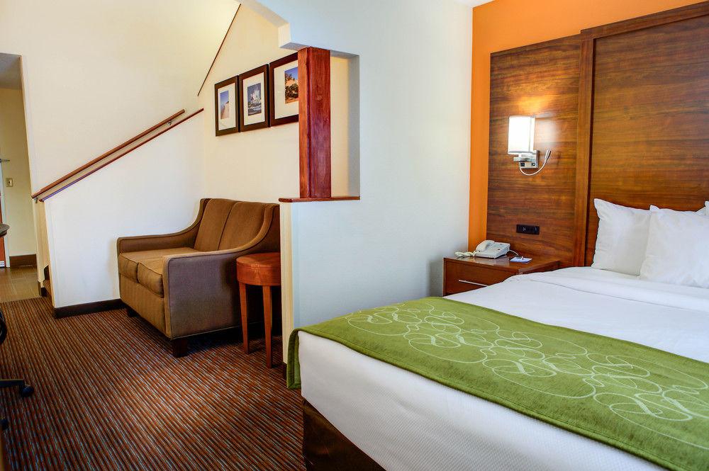 Comfort Suites Stevensville - St Joseph Екстер'єр фото