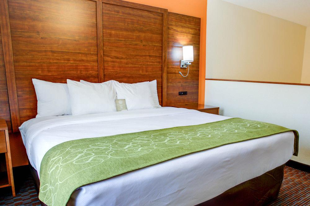 Comfort Suites Stevensville - St Joseph Екстер'єр фото