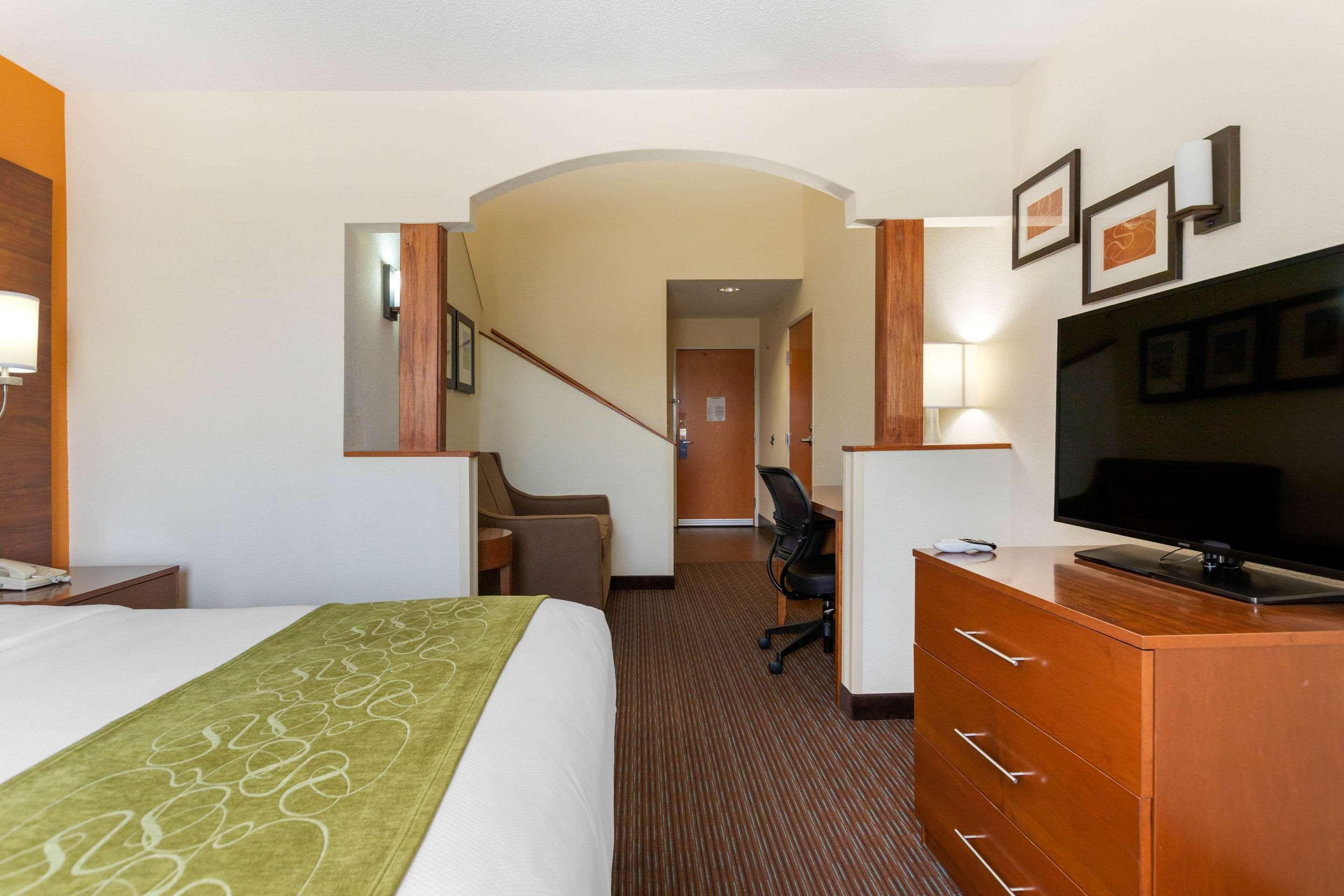 Comfort Suites Stevensville - St Joseph Екстер'єр фото
