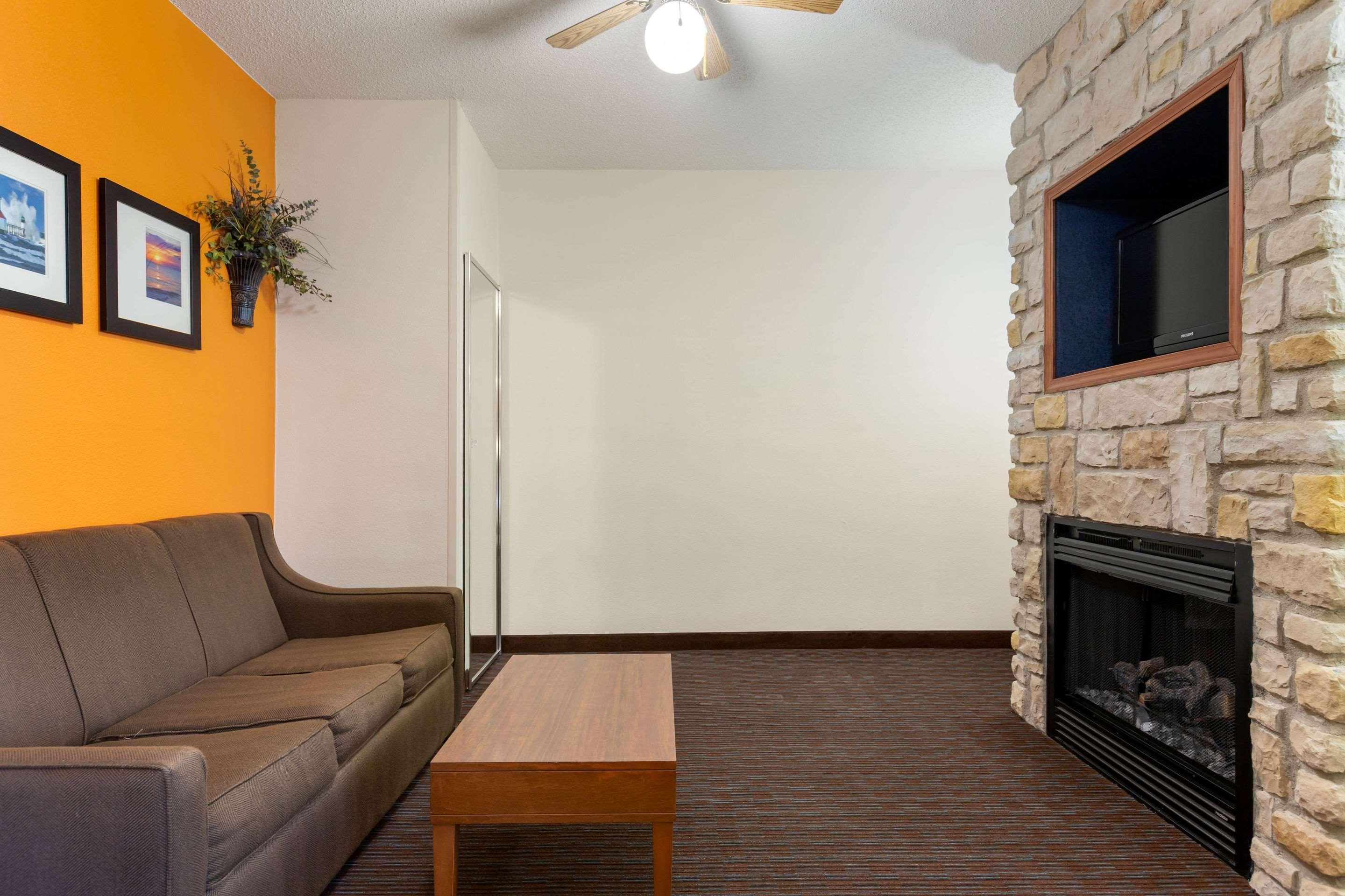Comfort Suites Stevensville - St Joseph Екстер'єр фото