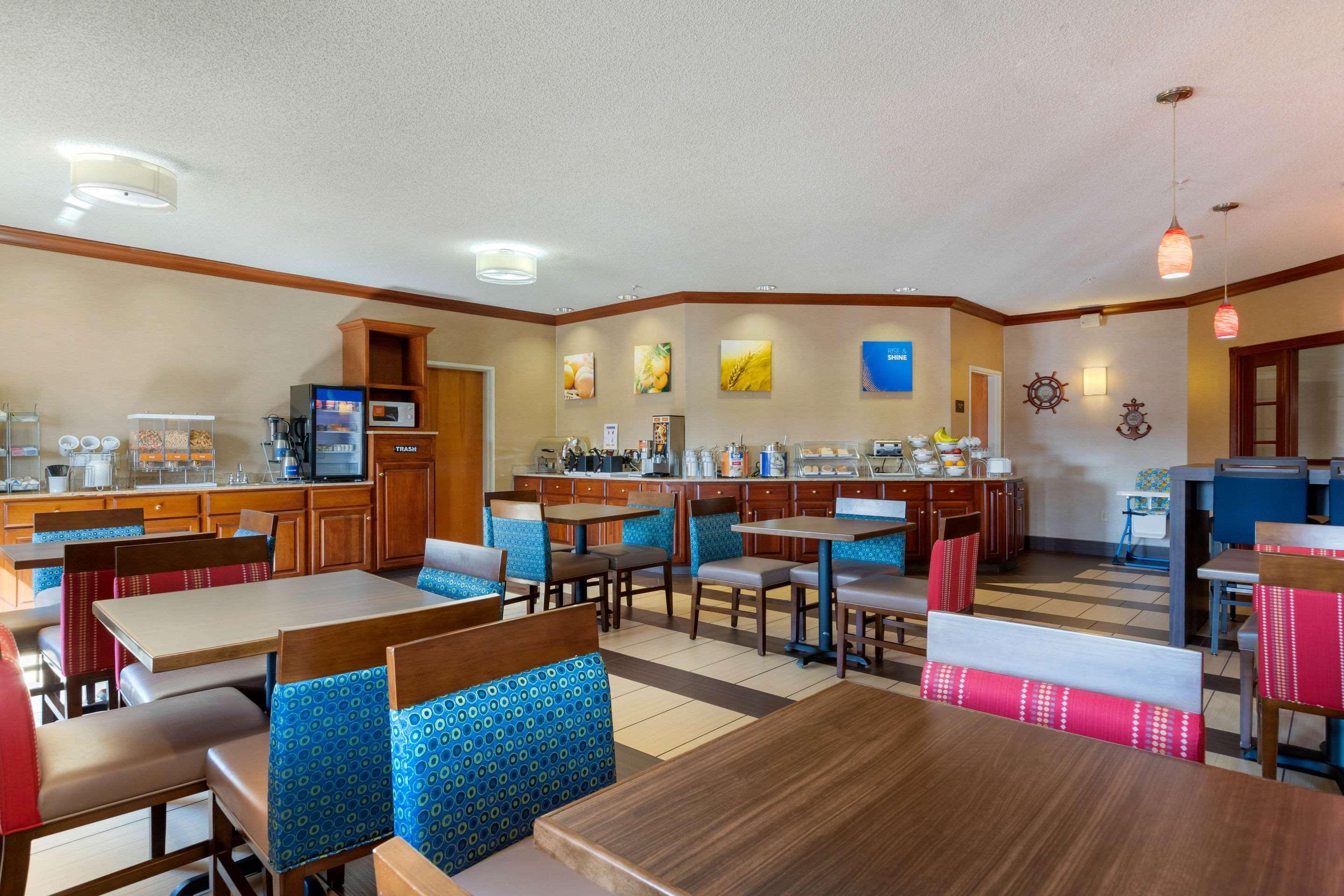 Comfort Suites Stevensville - St Joseph Екстер'єр фото